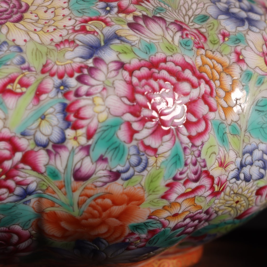 Famille-Rose Flower Pattern Jar - 3