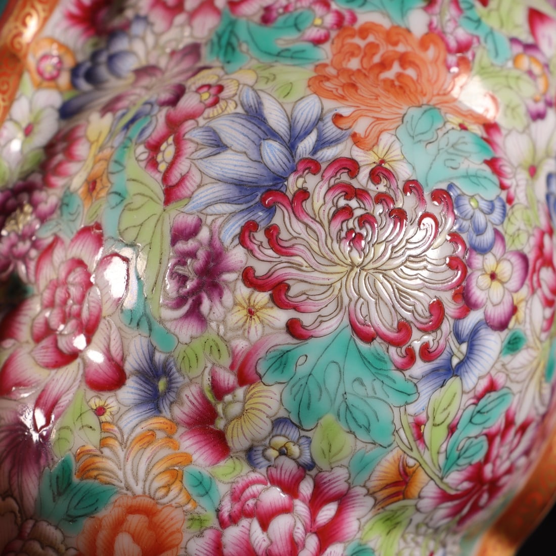 Famille-Rose Flower Pattern Jar - 4