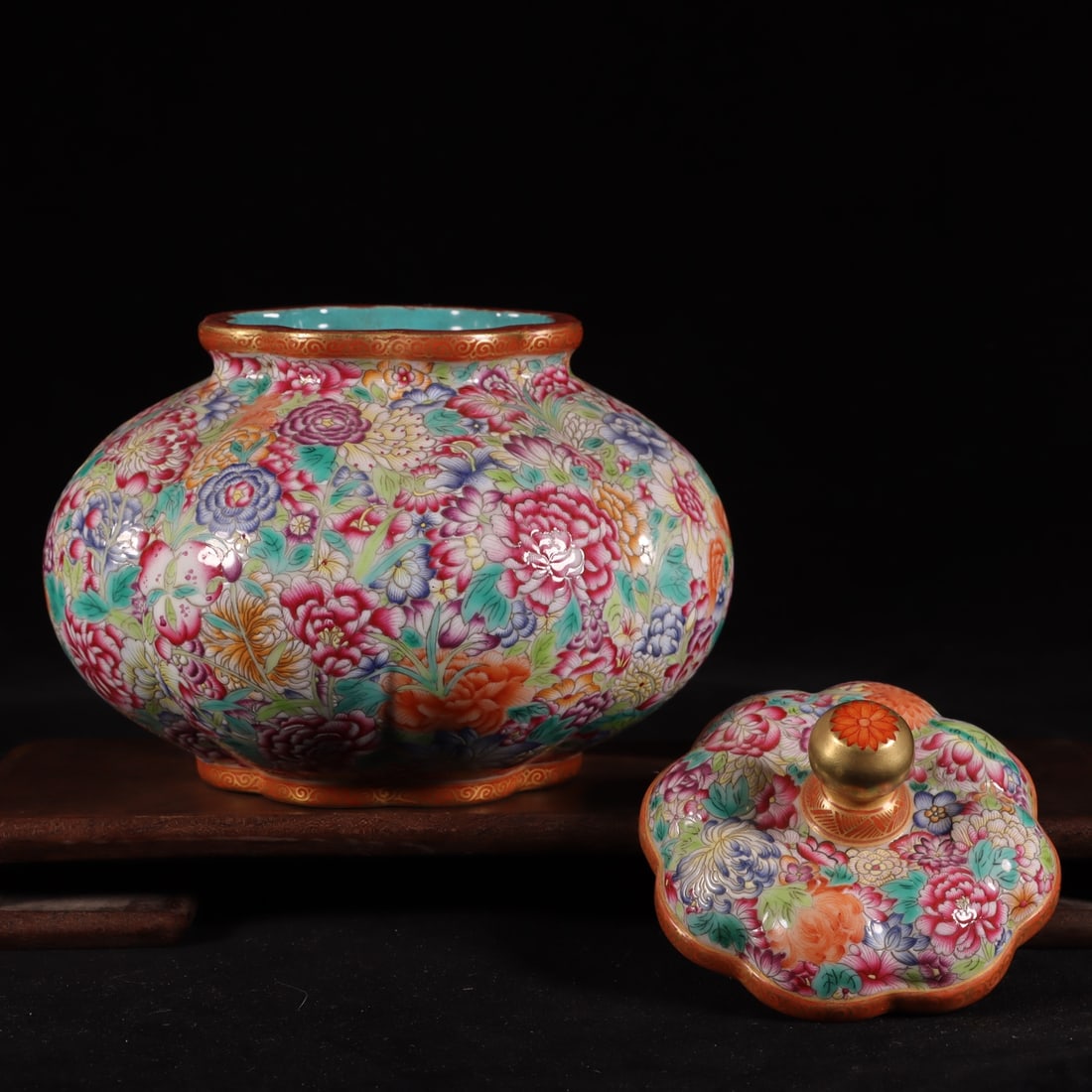 Famille-Rose Flower Pattern Jar - 5