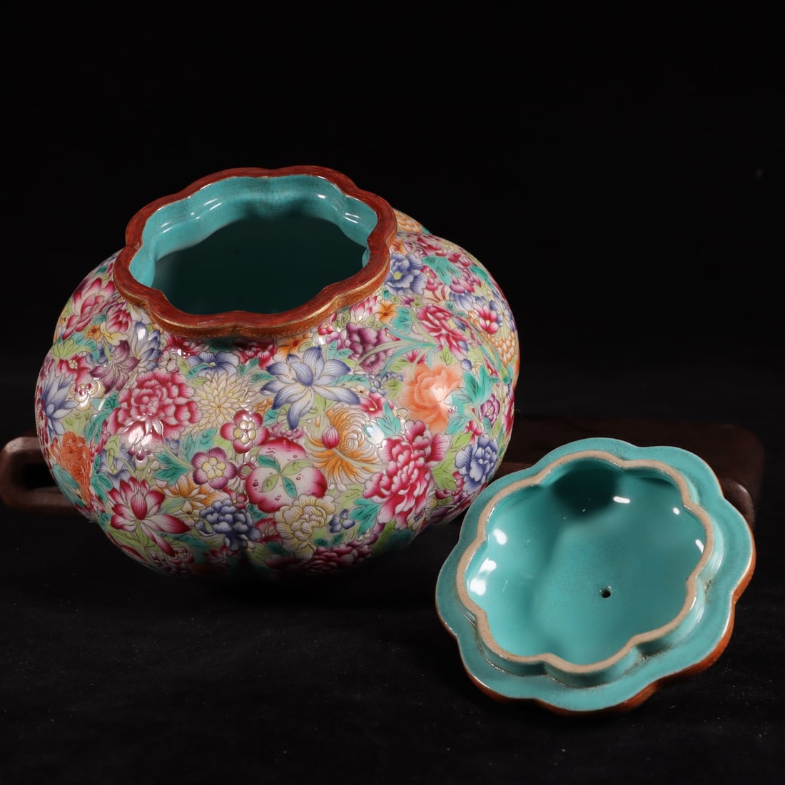 Famille-Rose Flower Pattern Jar - 7