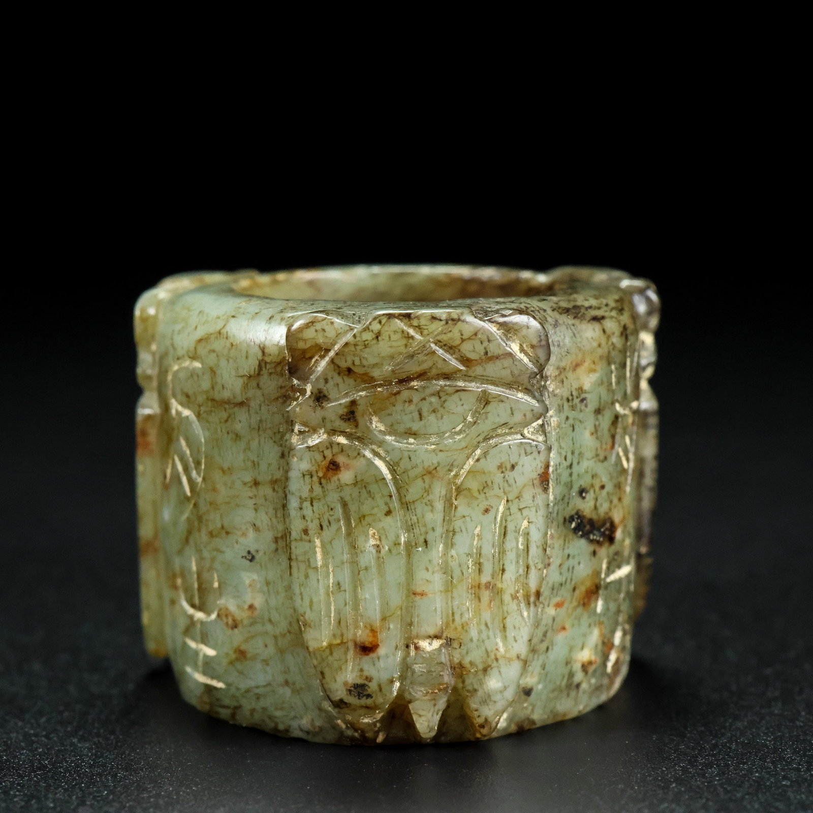 A Exquisite Hotan Jade Thumb Ring: A Exquisite Hotan Jade Thumb Ring,Qing Dynasty, China,Size:1.4inx1.2in,Weight:51g 和田玉扳指,中国清代