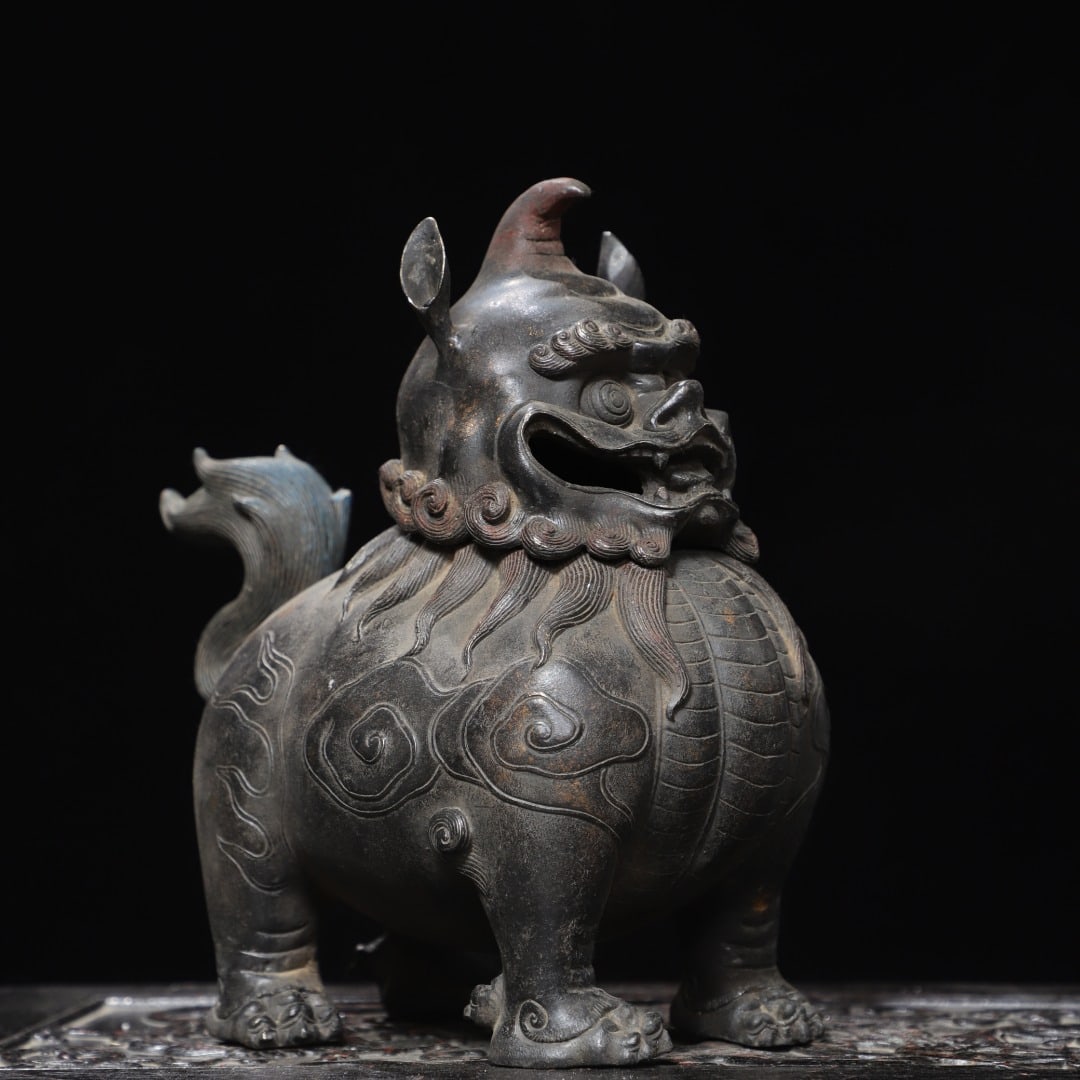 A Exquisite Gold-Foiled Bronze Auspicious Beast Censer: A Exquisite Gold-Foiled Bronze Auspicious Beast Censer,Ming Dynasty, China,Xuande Four-character Mark,Size:9.8inx9.1inx4.7in,Weight:2150g