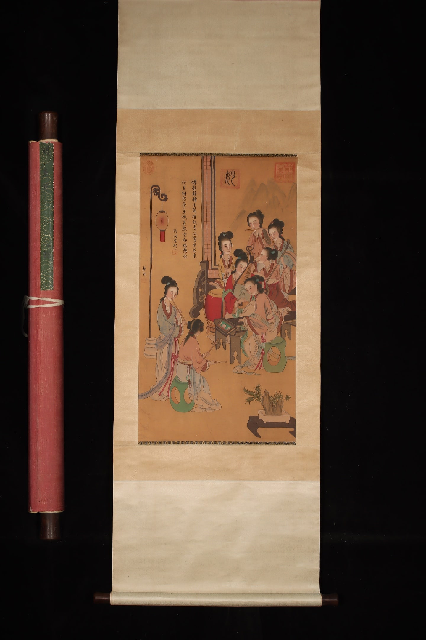A Chinese Vertical Scroll Ink Painting of Figures on Silk: A Chinese Vertical Scroll Ink Painting of Figures on Silk,Ming Dynasty, China,Tang Yin,without frame size:33.3inx18.3in