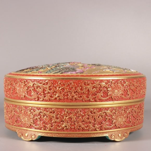 A Exquisite Enamel Gold Ground Landscape Pattern Box - 3