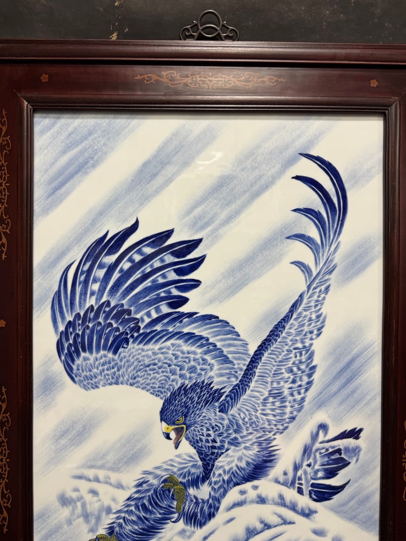 A Exquisite Blue and White Eagle Pattern Porcelain Plate - 2