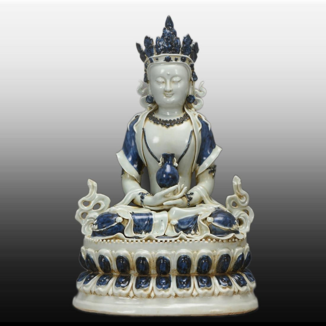 A Exquisite Blue And White Buddha Statue Ornament: A Exquisite Blue And White Buddha Statue Ornament,Yuan Dynasty, China,Size:19.7inx9.3inx12.2in 青花佛像摆件,中国元代