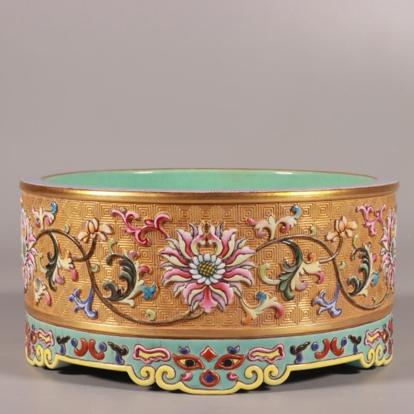 A Exquisite Enamel Gold Ground Lotus Pattern Brush Washer: A Exquisite Enamel Gold Ground Lotus Pattern Brush Washer,Qing Dynasty, China,Qianlong Six-character Mark,Size:2.6inx5.6in 珐琅彩金地缠枝莲纹ĕ
