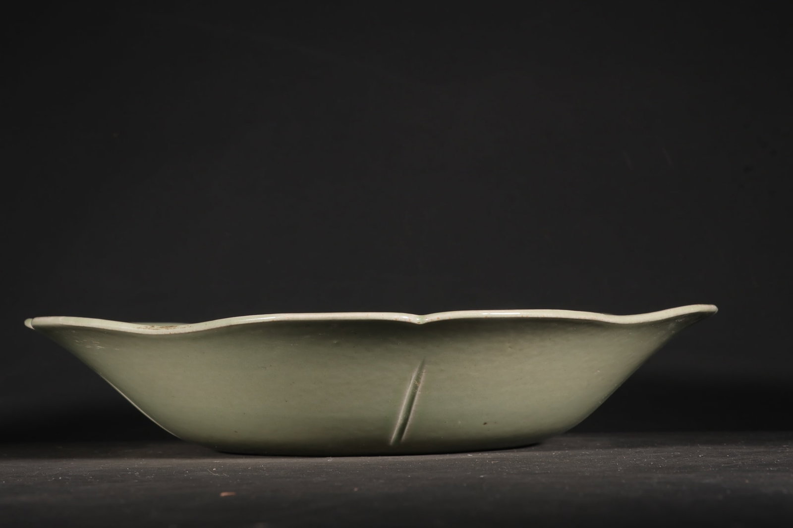 A Exquisite Yue Yao Celadon Glazed Plate (1 of 9)
