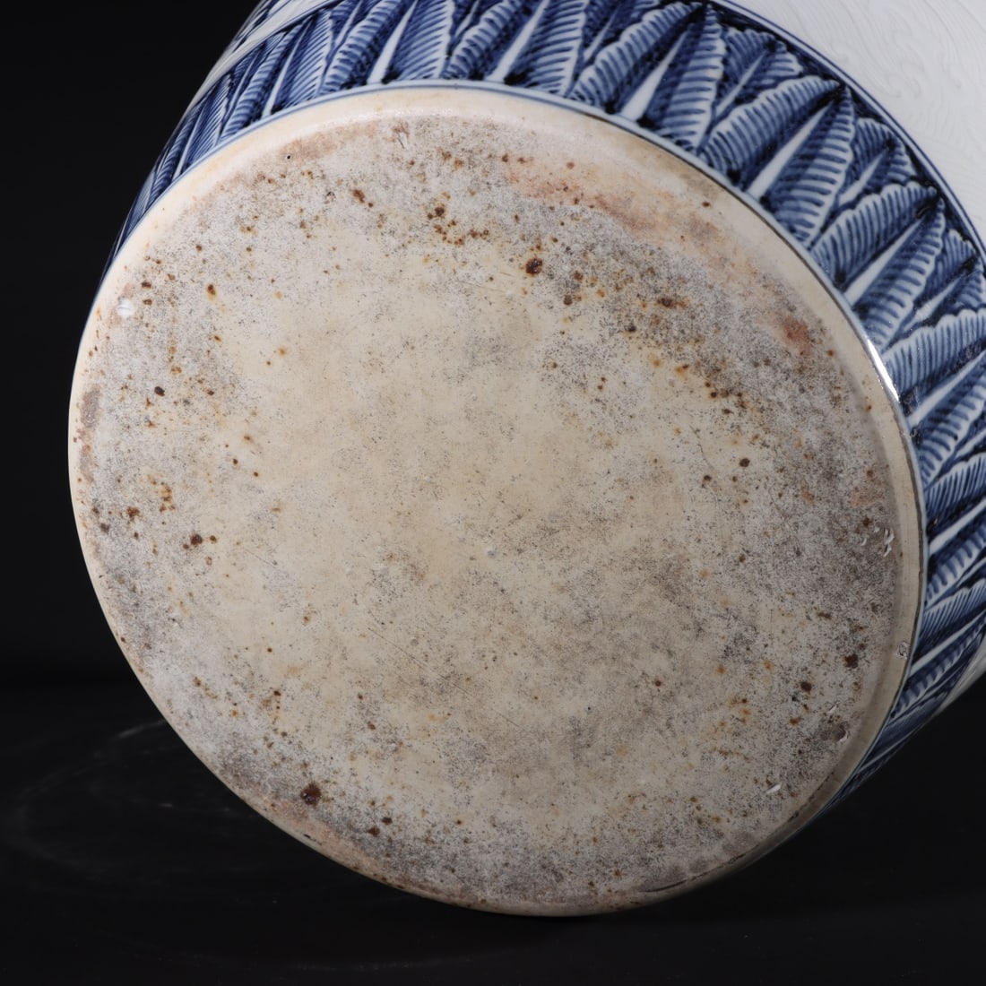 A Exquisite Blue and White Dragon Pattern Jar - 9