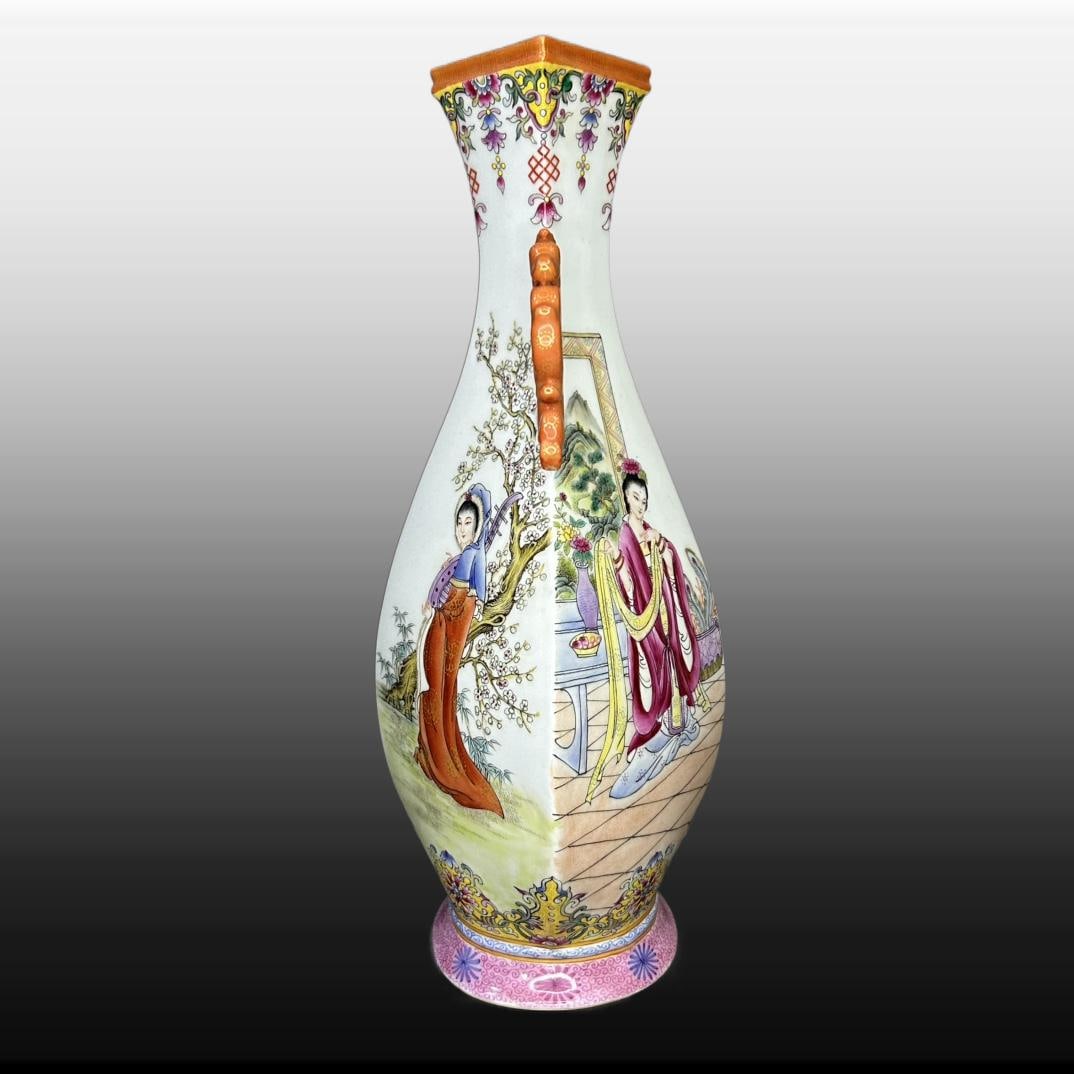 A Exquisite Famille-Rose Figures Pattern Vase - 2