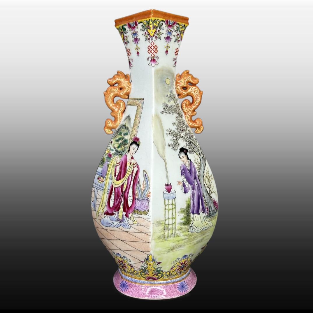 A Exquisite Famille-Rose Figures Pattern Vase - 3