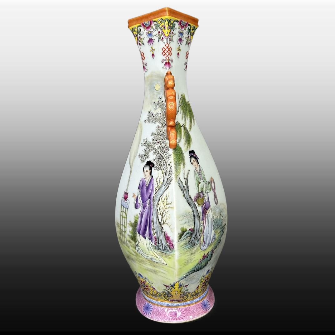 A Exquisite Famille-Rose Figures Pattern Vase - 4