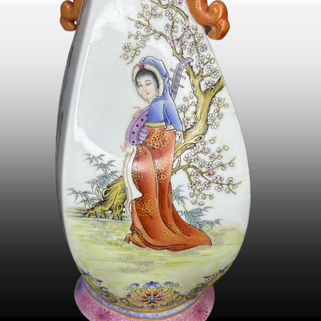 A Exquisite Famille-Rose Figures Pattern Vase - 6