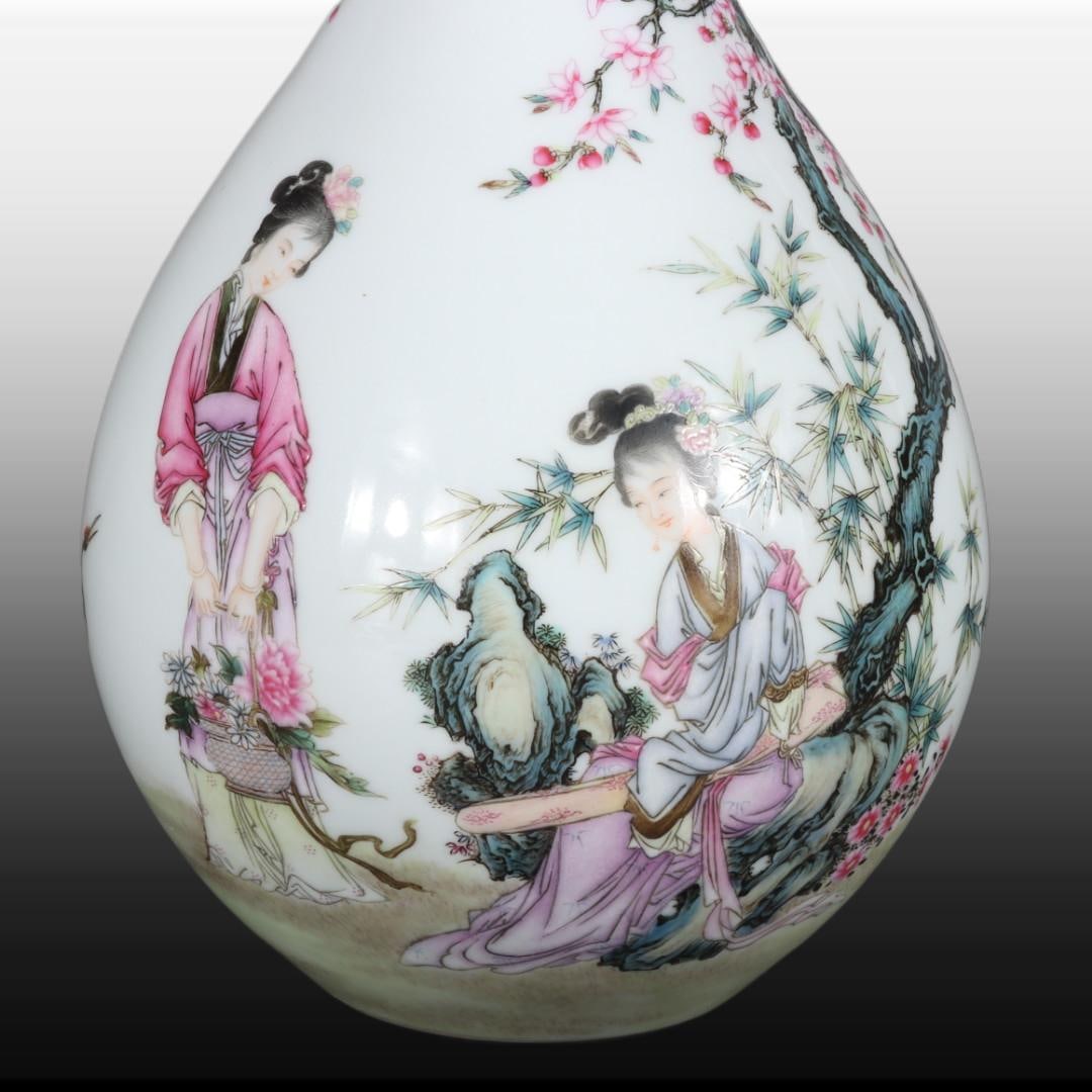 A Exquisite Famille-Rose Figures Pattern Vase - 2