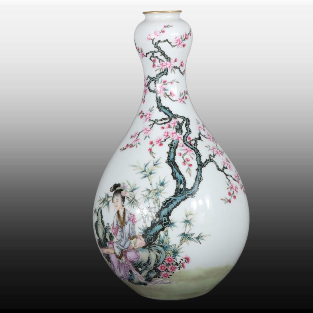 A Exquisite Famille-Rose Figures Pattern Vase - 4