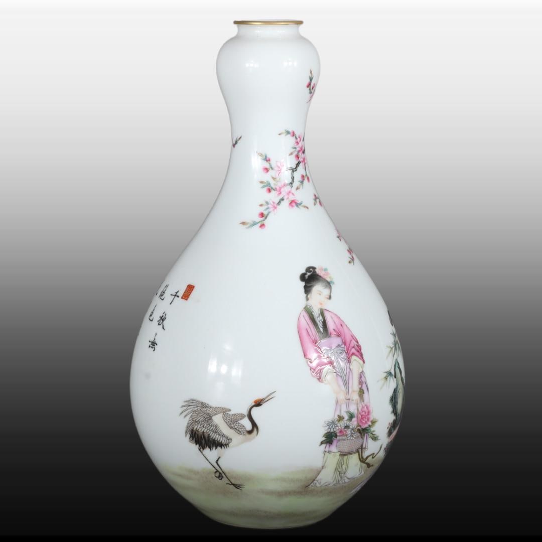 A Exquisite Famille-Rose Figures Pattern Vase - 7