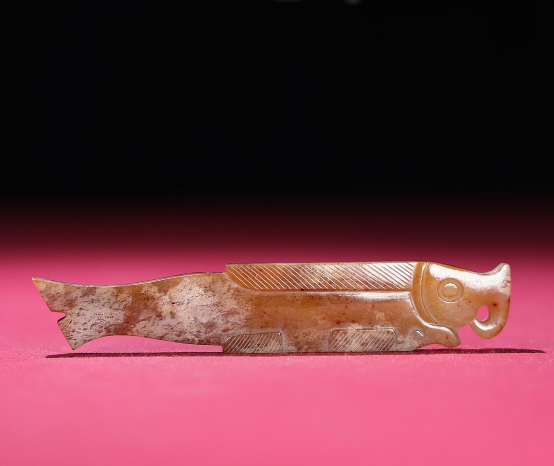 A Exquisite Hetian Jade Fish Ornament: A Exquisite Hetian Jade Fish Ornament,Han Dynasty, China,Size:3.9inx0.7inx0.2in,Weight:21g 和田玉鱼摆件,中国汉代