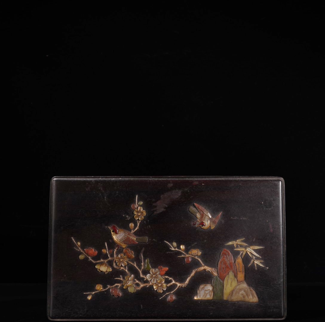 A Exquisite Redwood Flower and Bird Pattern Box: A Exquisite Redwood Flower and Bird Pattern Box,Qing Dynasty, China,Size:10inx6.2in,Weight:990g 红木花鸟纹盒,中国清代