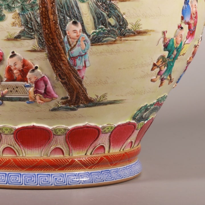 A Exquisite Enamel Gold Ground Figures Pattern Vat - 4