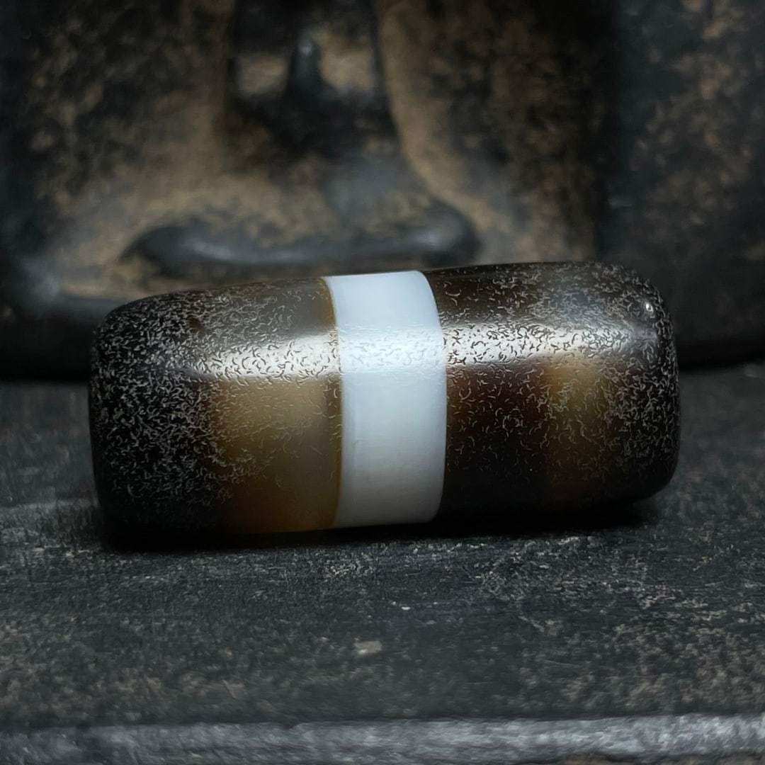 A Exquisite Black White Dzi bead - 3