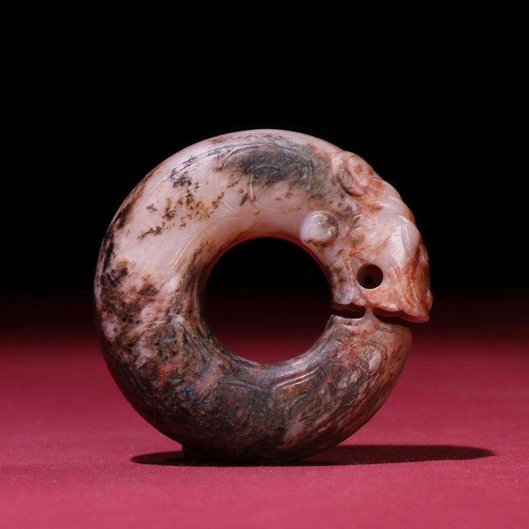 A Exquisite Hetian Jade Dragon Ornament: A Exquisite Hetian Jade Dragon Ornament,Han Dynasty, China,Size:2.3inx2.3inx0.6in,Weight:93g 和田玉龙摆件,中国汉代