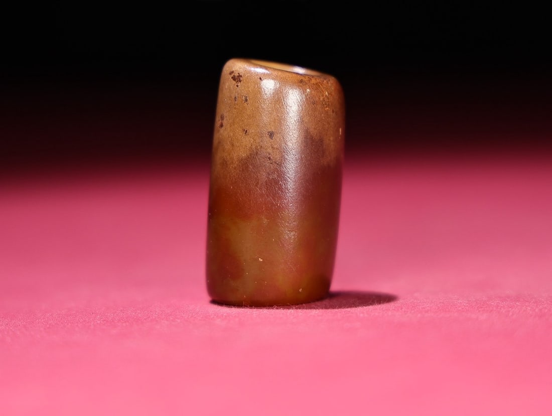 A Exquisite Hetian Jade Handheld Carving: A Exquisite Hetian Jade Handheld Carving,Han Dynasty, China,Size:1.6inx0.9in,Weight:36g 和田玉手把件,中国汉代
