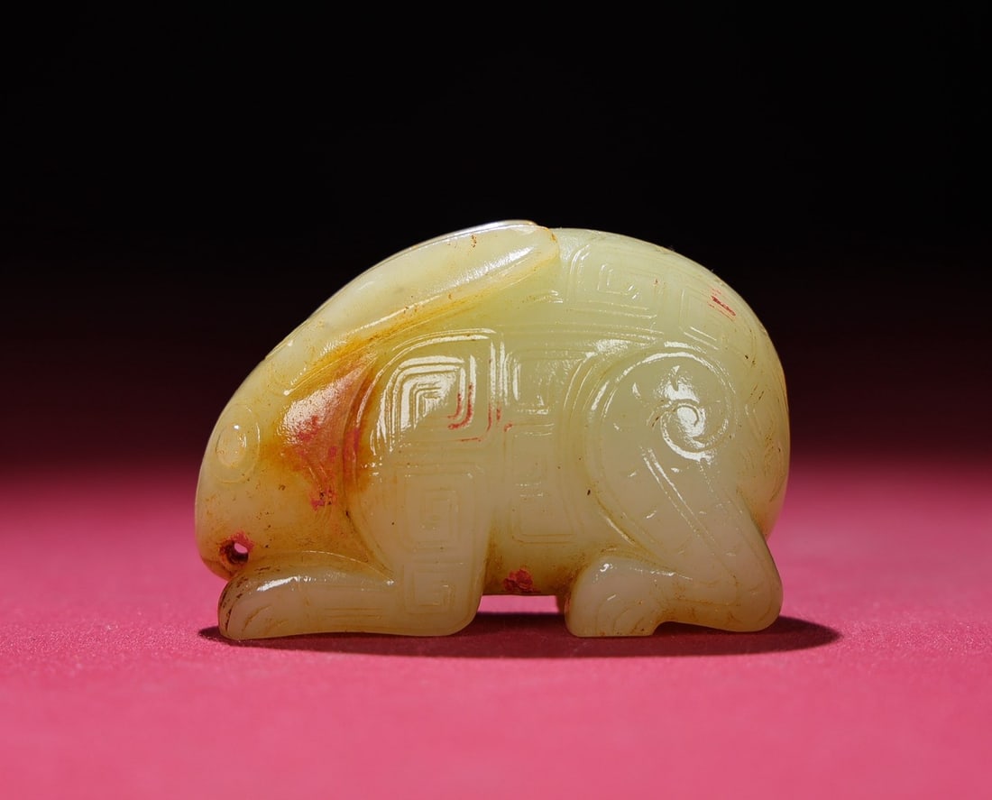 A Exquisite Hetian Jade Rabbit Ornament: A Exquisite Hetian Jade Rabbit Ornament,Han Dynasty, China,Size:2.2inx1inx1.5in,Weight:95g 和田玉兔摆件,中国汉代