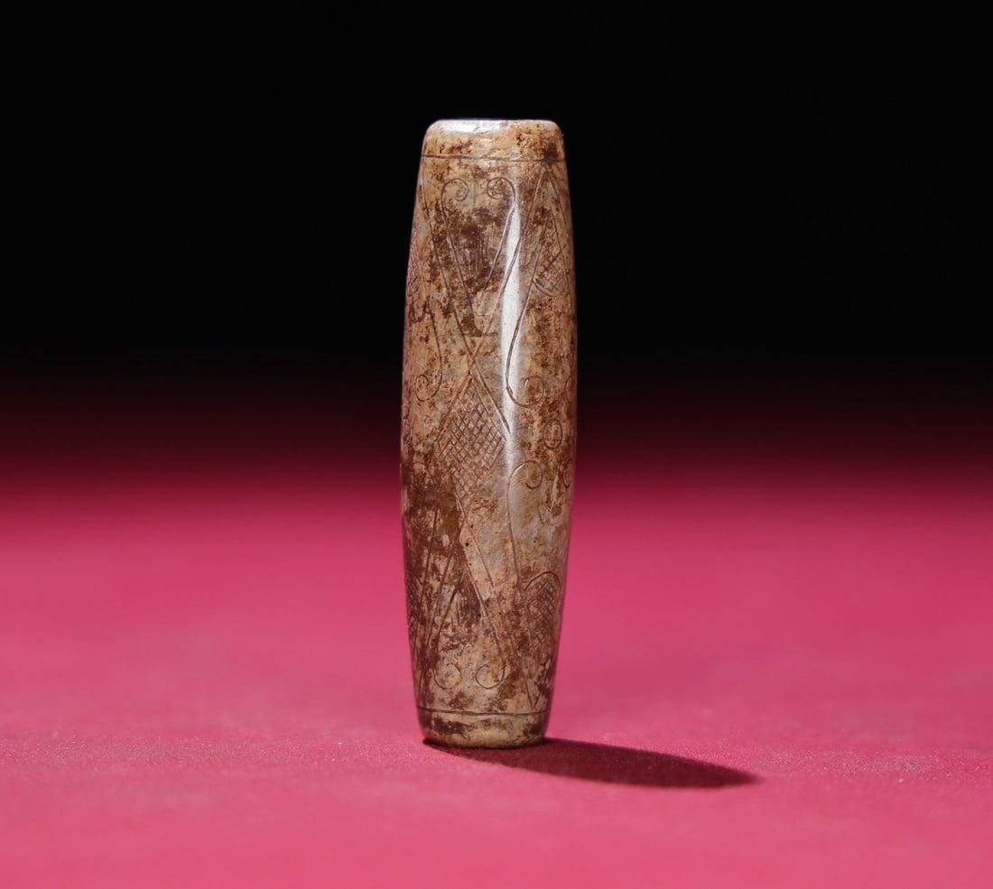 A Exquisite Hetian Jade Handheld Carving: A Exquisite Hetian Jade Handheld Carving,Han Dynasty, China,Size:2.5inx0.7in,Weight:38g 和田玉手把件,中国汉代