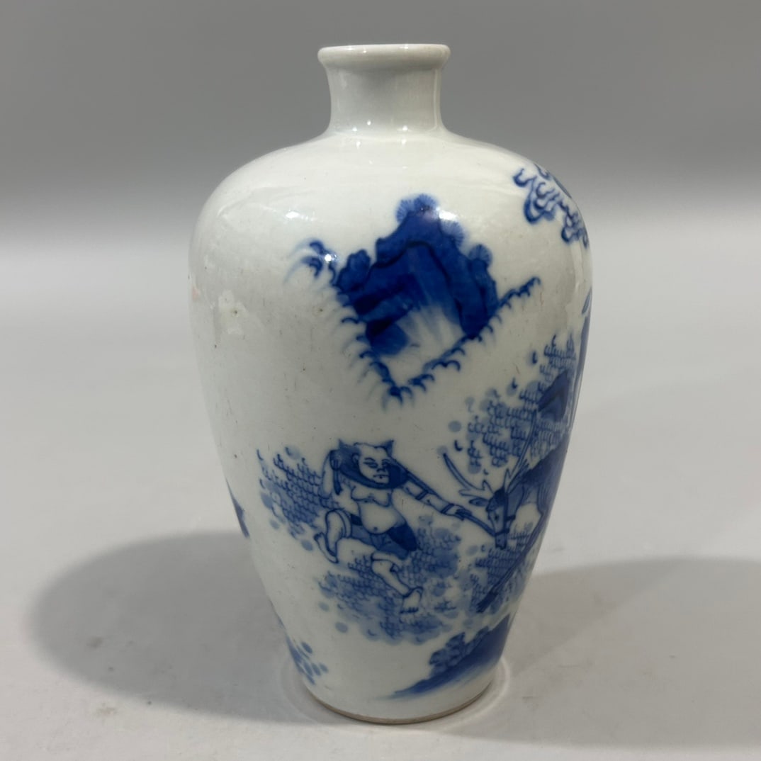 A Exquisite Blue and White Figures Pattern Vase - 3