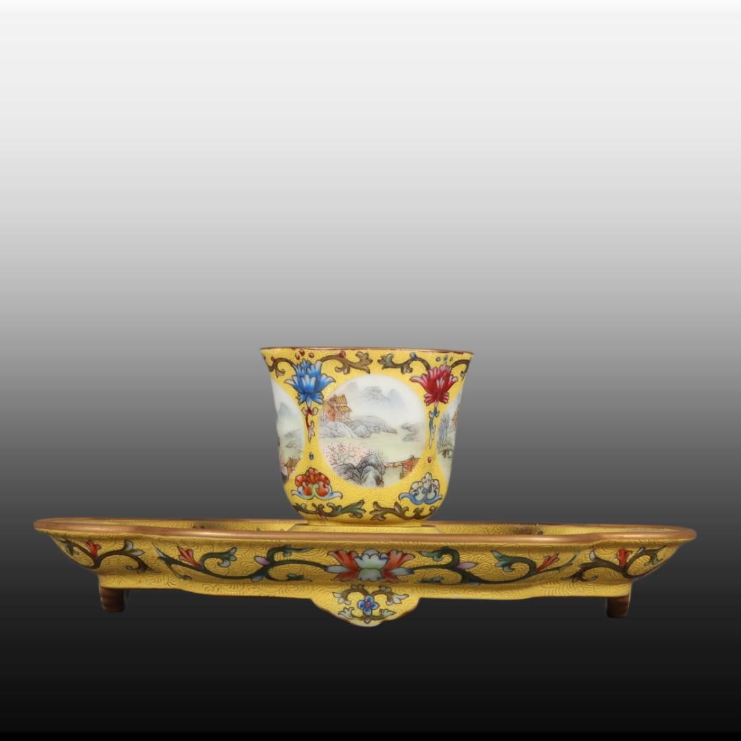 A Exquisite Famille-Rose Painted Gold Landscape Pattern Cup Holder: A Exquisite Famille-Rose Painted Gold Landscape Pattern Cup Holder ,Qing Dynasty, China,Qianlong Four-character Mark,Size:3inx6.3inx5.1in 粉彩描金山水纹৕