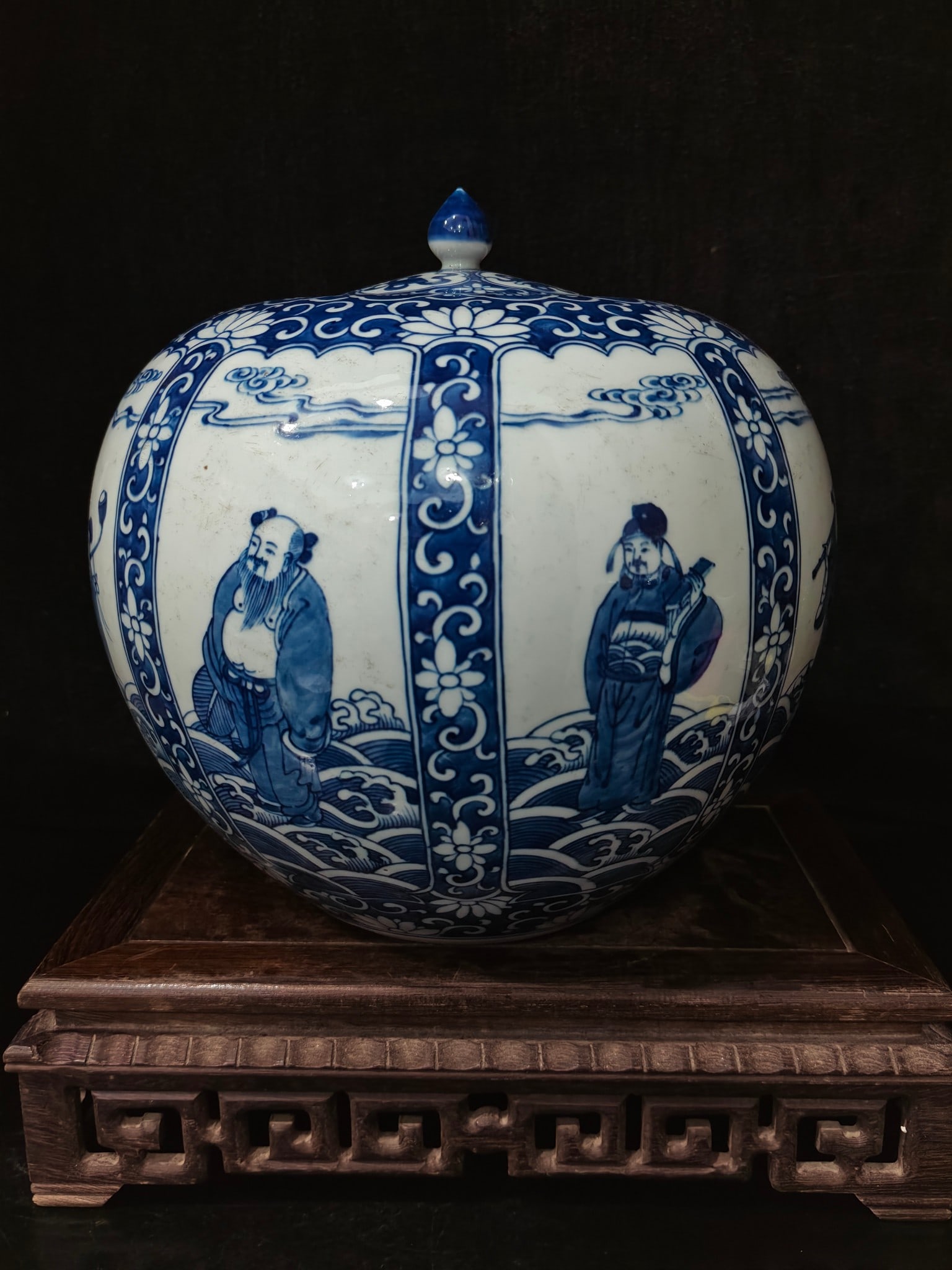A Exquisite Blue and White Figures Pattern Jar - 3