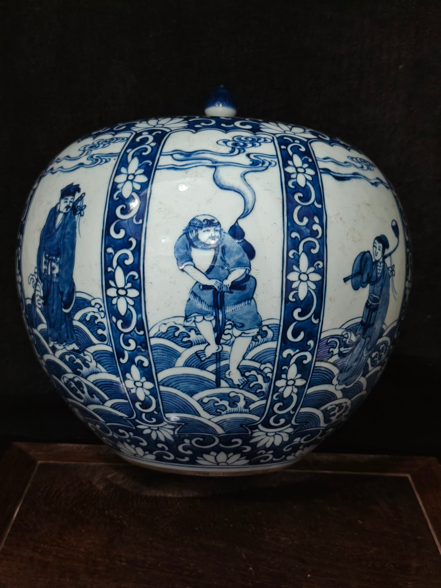 A Exquisite Blue and White Figures Pattern Jar - 6