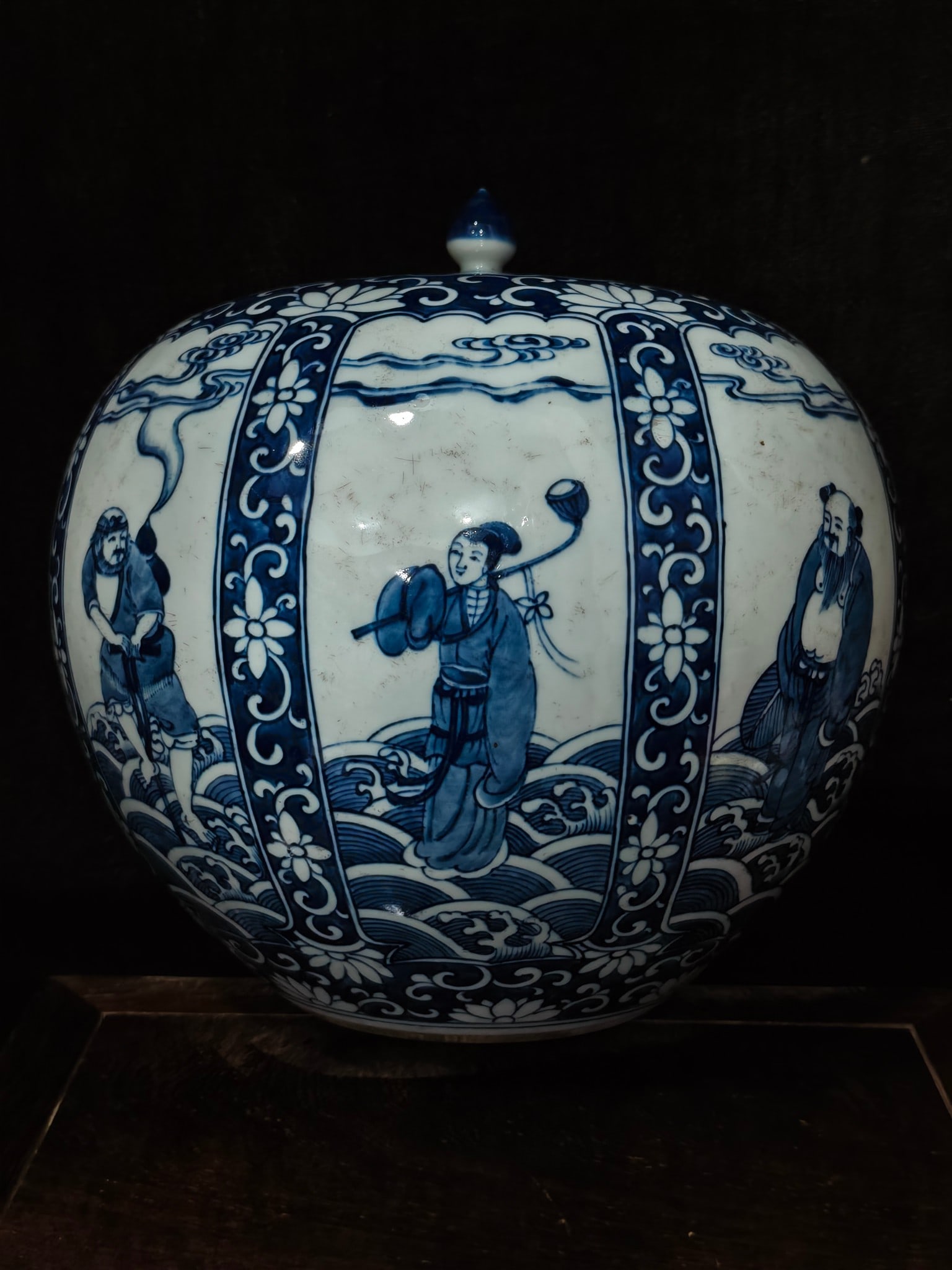 A Exquisite Blue and White Figures Pattern Jar - 7