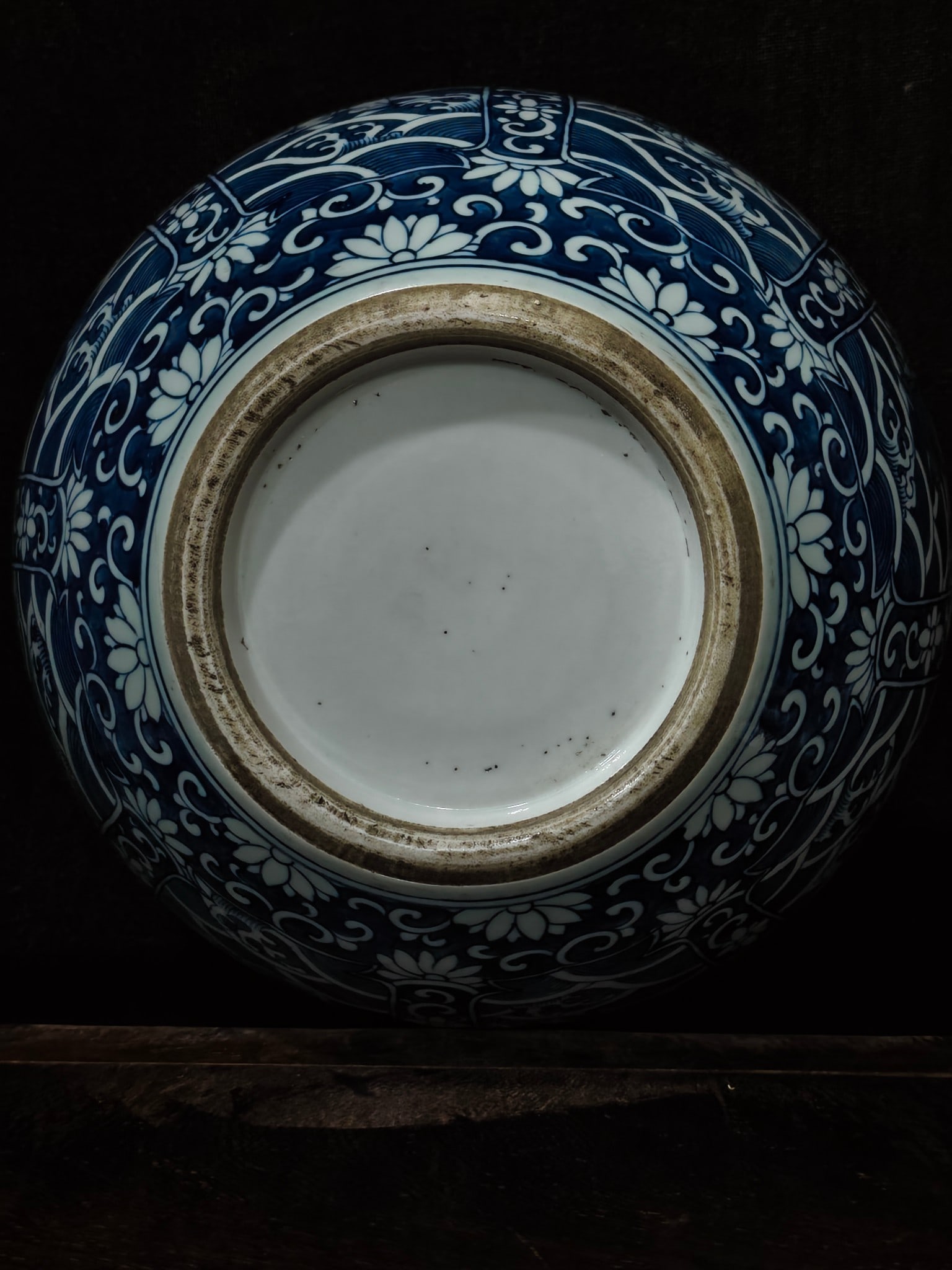 A Exquisite Blue and White Figures Pattern Jar - 9