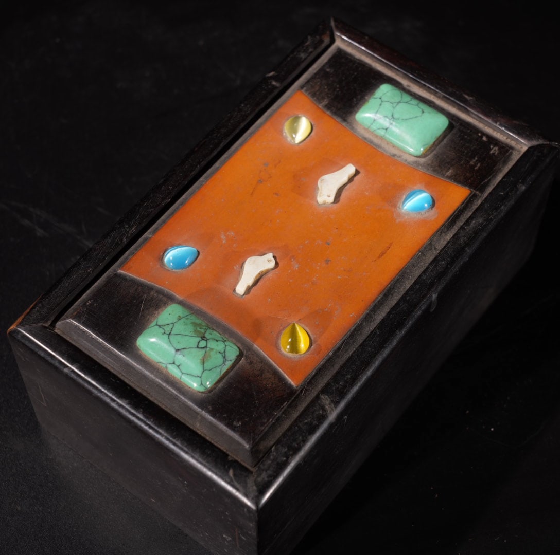 A Exquisite Sandalwood Inlaid Gems Box: A Exquisite Sandalwood Inlaid Gems Box,Qing Dynasty, China,Size:5.9inx3.4in,Weight:415g 檀木嵌宝石盒,中国清代