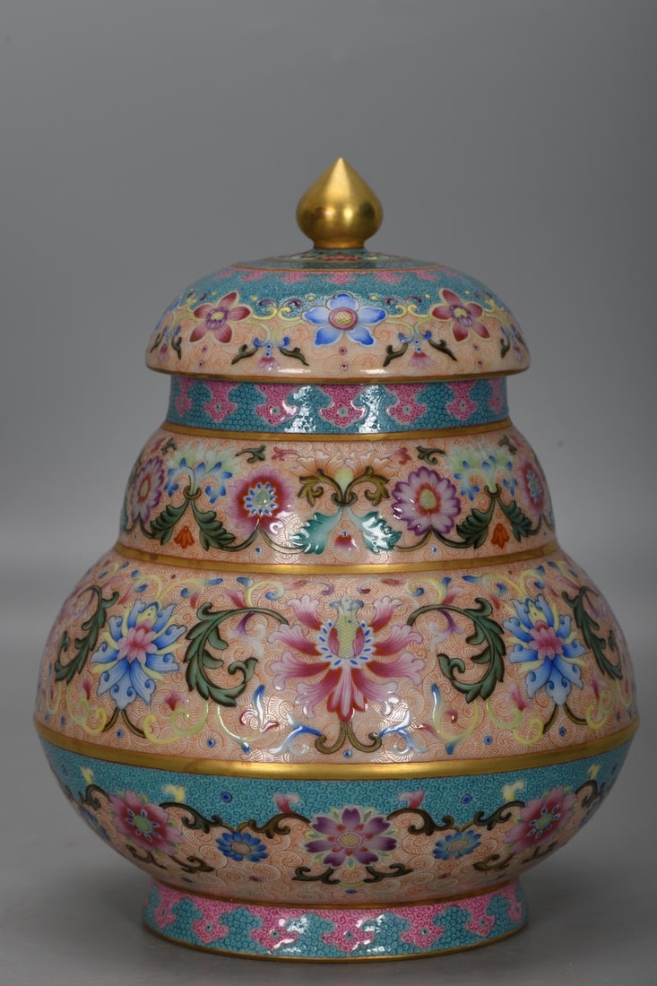 A Exquisite Enamel Lotus Pattern Jar: A Exquisite Enamel Lotus Pattern Jar,Qing Dynasty, China,Qianlong Four-character Mark,Size:7.1inx3.1inx5.5inx3.6in 珐琅彩缠枝莲纹罐,中国