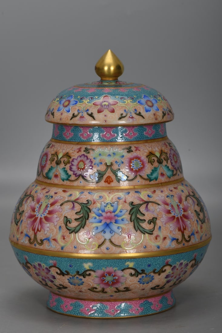 A Exquisite Enamel Lotus Pattern Jar - 2