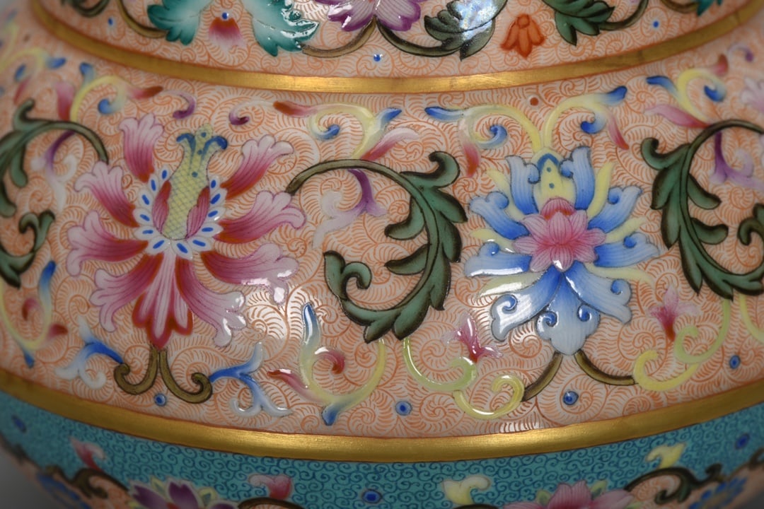 A Exquisite Enamel Lotus Pattern Jar - 5