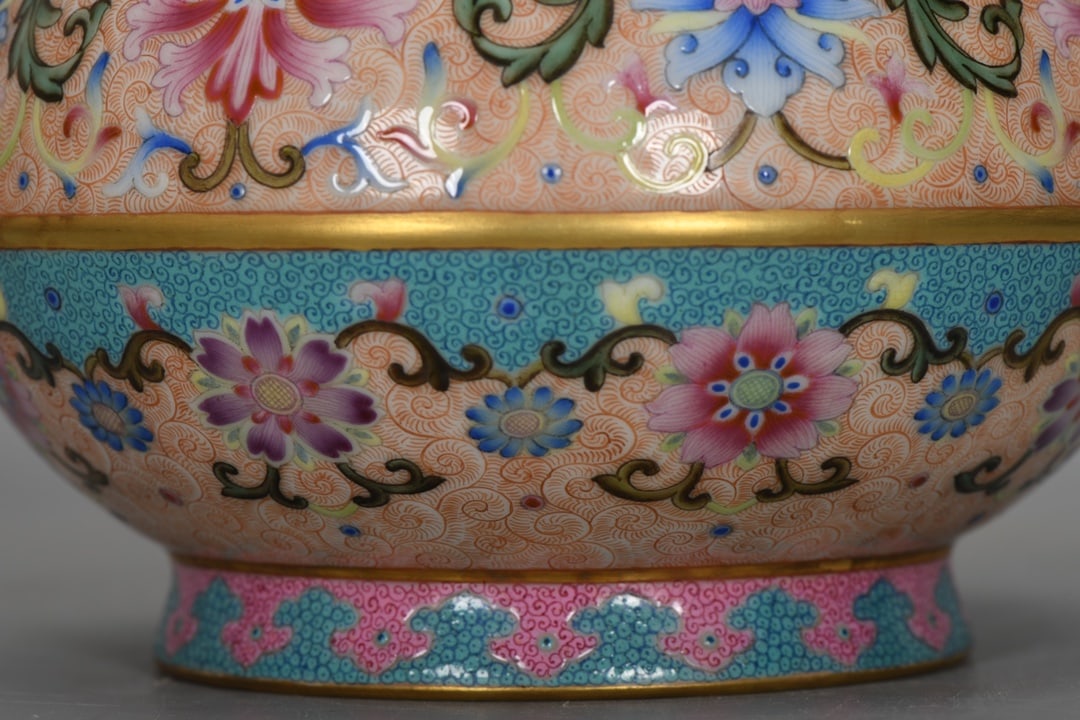 A Exquisite Enamel Lotus Pattern Jar - 6