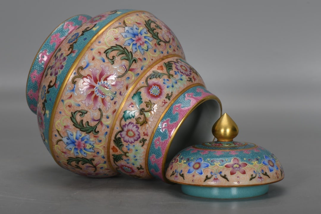 A Exquisite Enamel Lotus Pattern Jar - 7