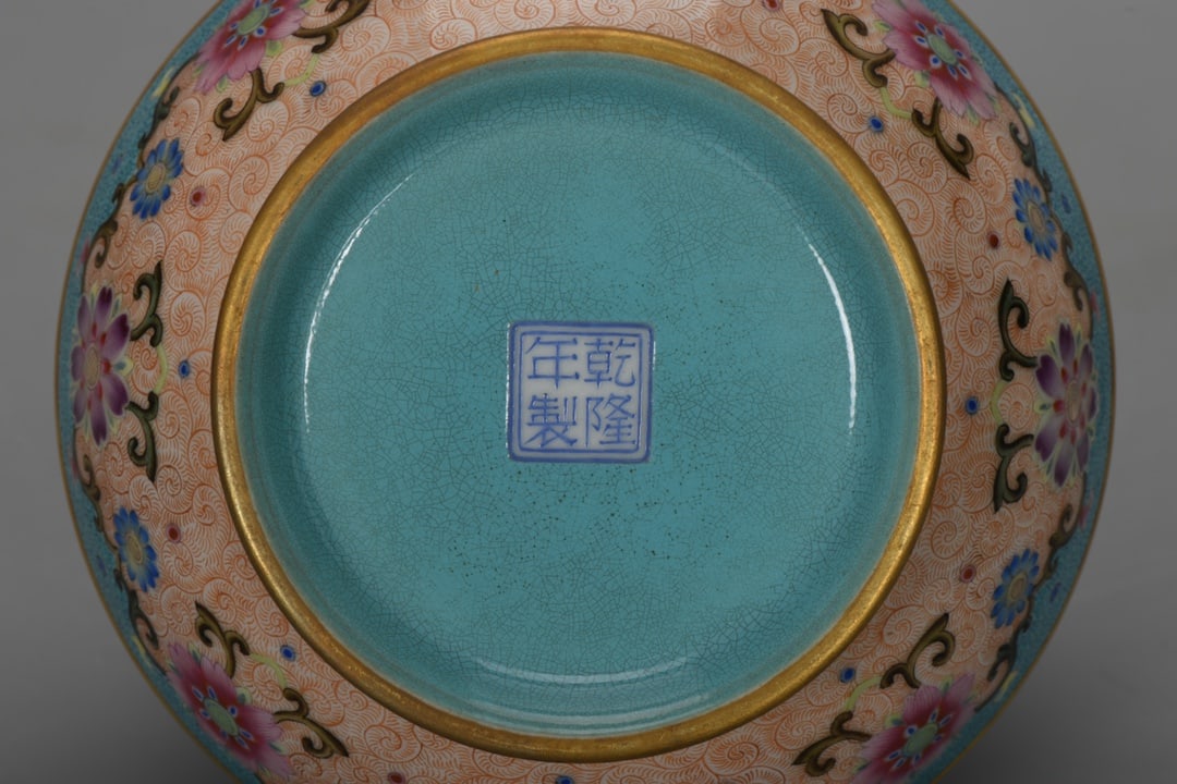 A Exquisite Enamel Lotus Pattern Jar - 9