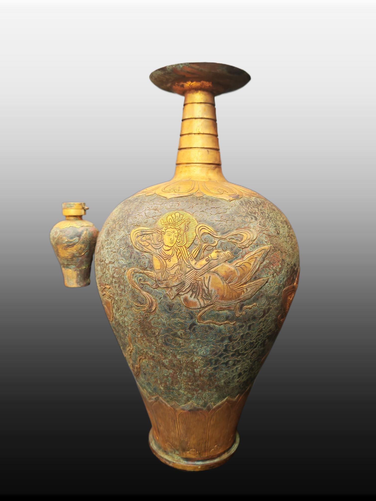 A Exquisite Gilt Bronze Figures Pattern Vase: A Exquisite Gilt Bronze Figures Pattern Vase,Tang Dynasty, China,Size:8.7inx14.2in 铜鎏金人物纹瓶,中国唐代