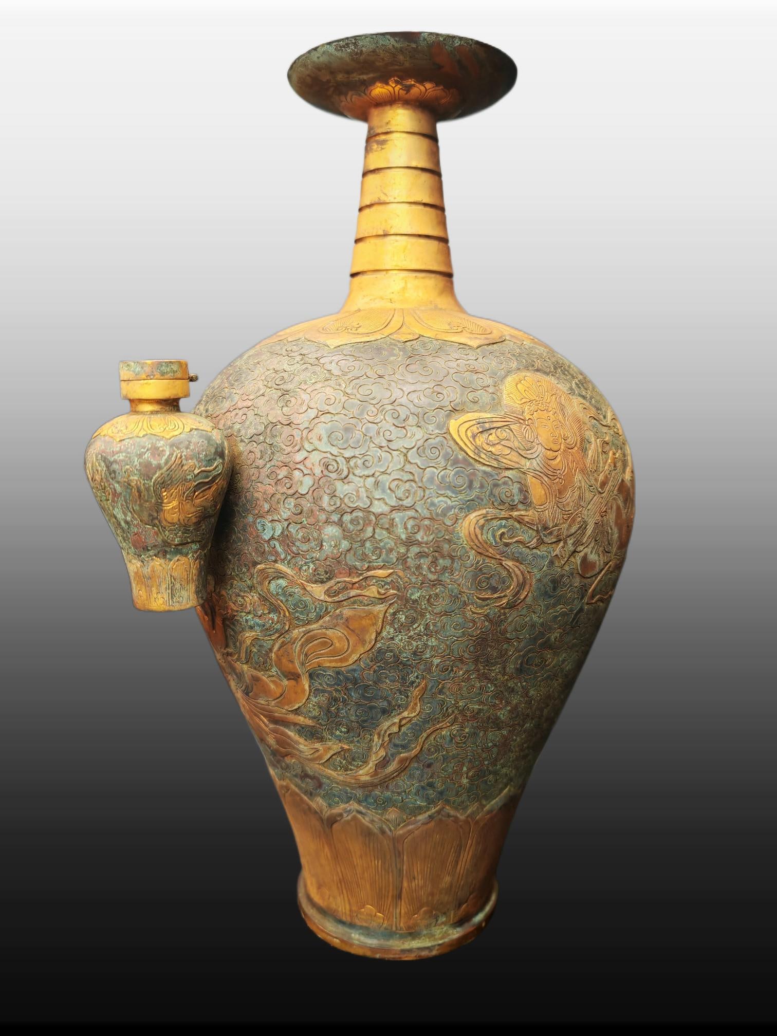 A Exquisite Gilt Bronze Figures Pattern Vase - 2