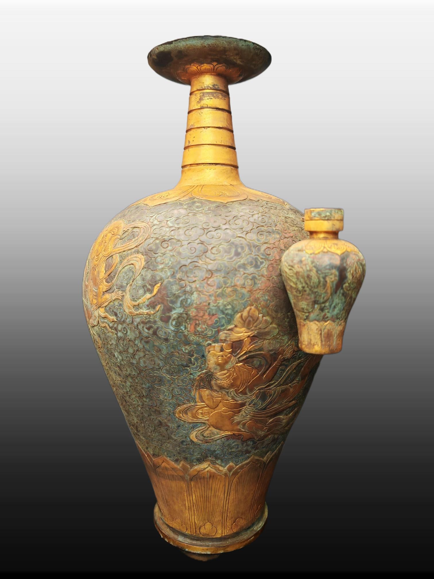 A Exquisite Gilt Bronze Figures Pattern Vase - 3