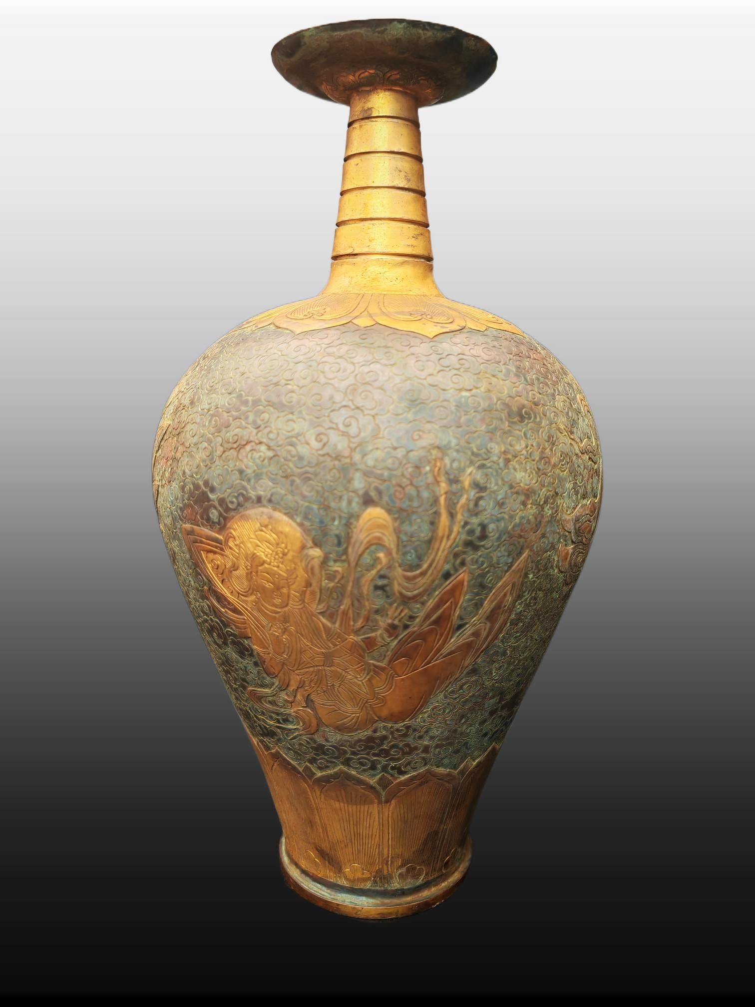 A Exquisite Gilt Bronze Figures Pattern Vase - 4