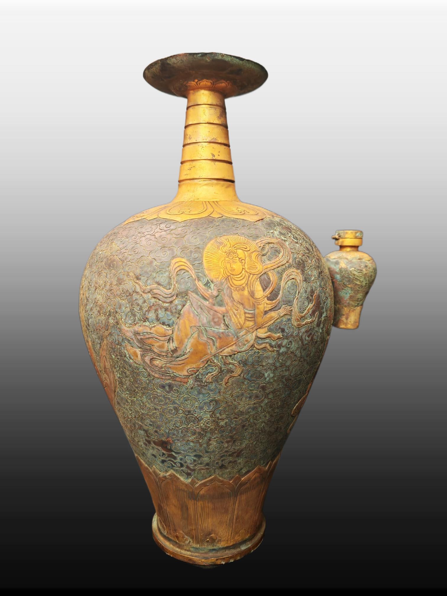 A Exquisite Gilt Bronze Figures Pattern Vase - 5