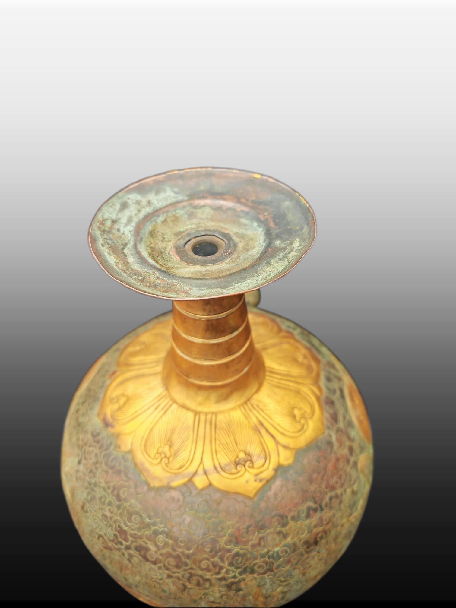 A Exquisite Gilt Bronze Figures Pattern Vase - 6