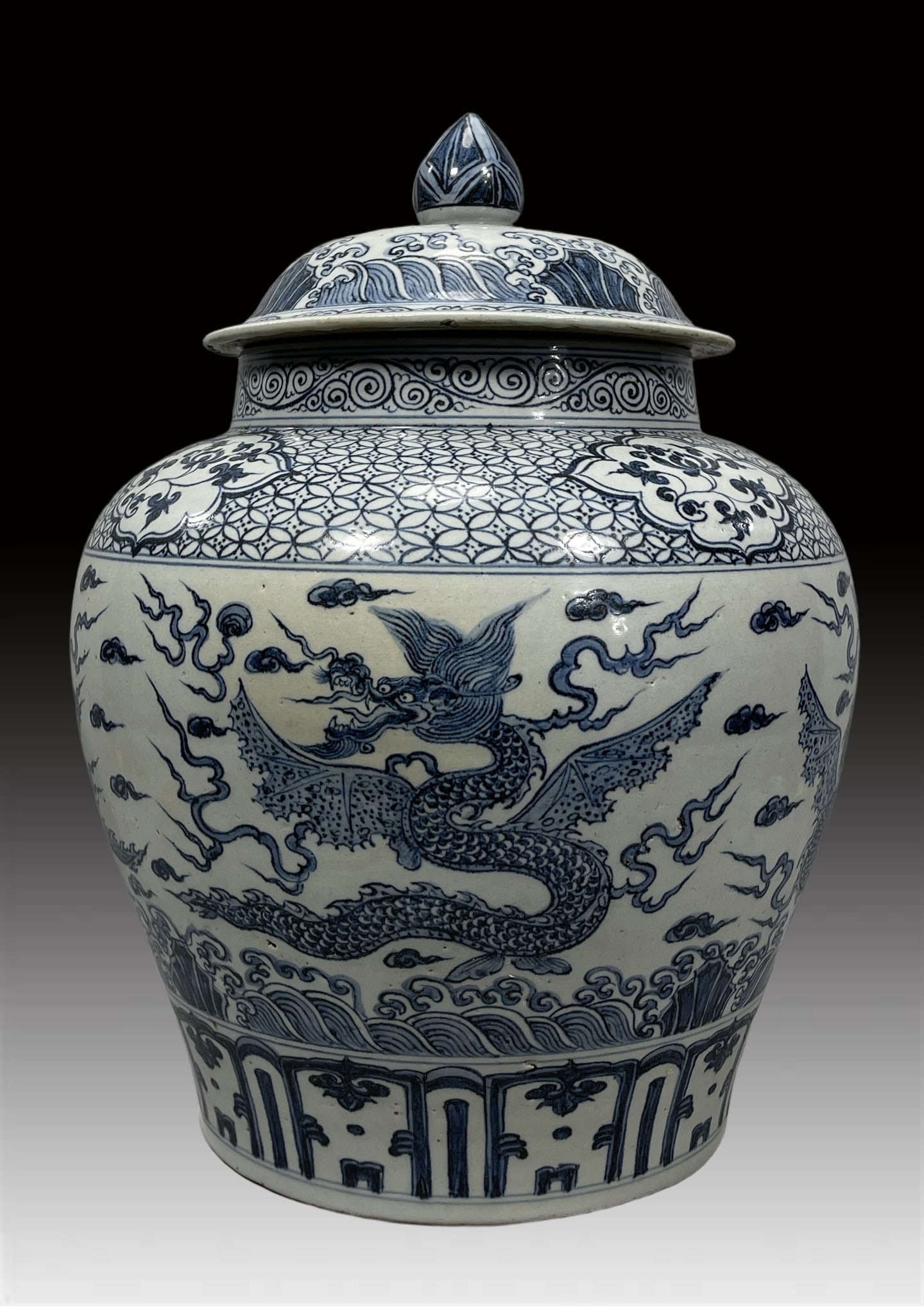 A Exquisite Blue and White Dragon Pattern Vase - 2
