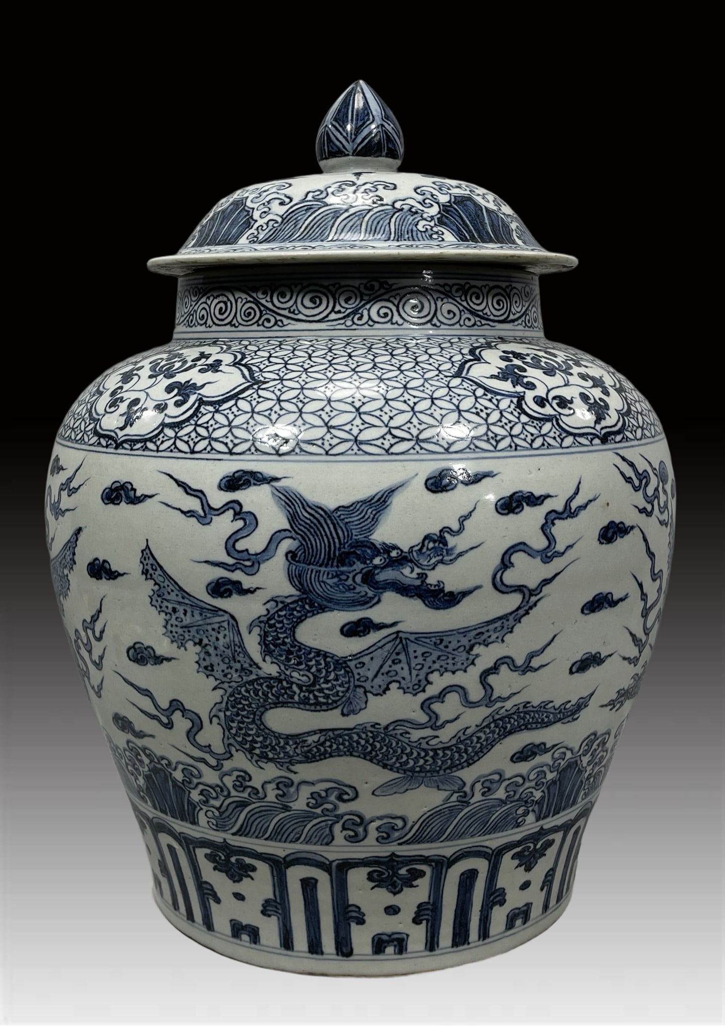 A Exquisite Blue and White Dragon Pattern Vase - 3