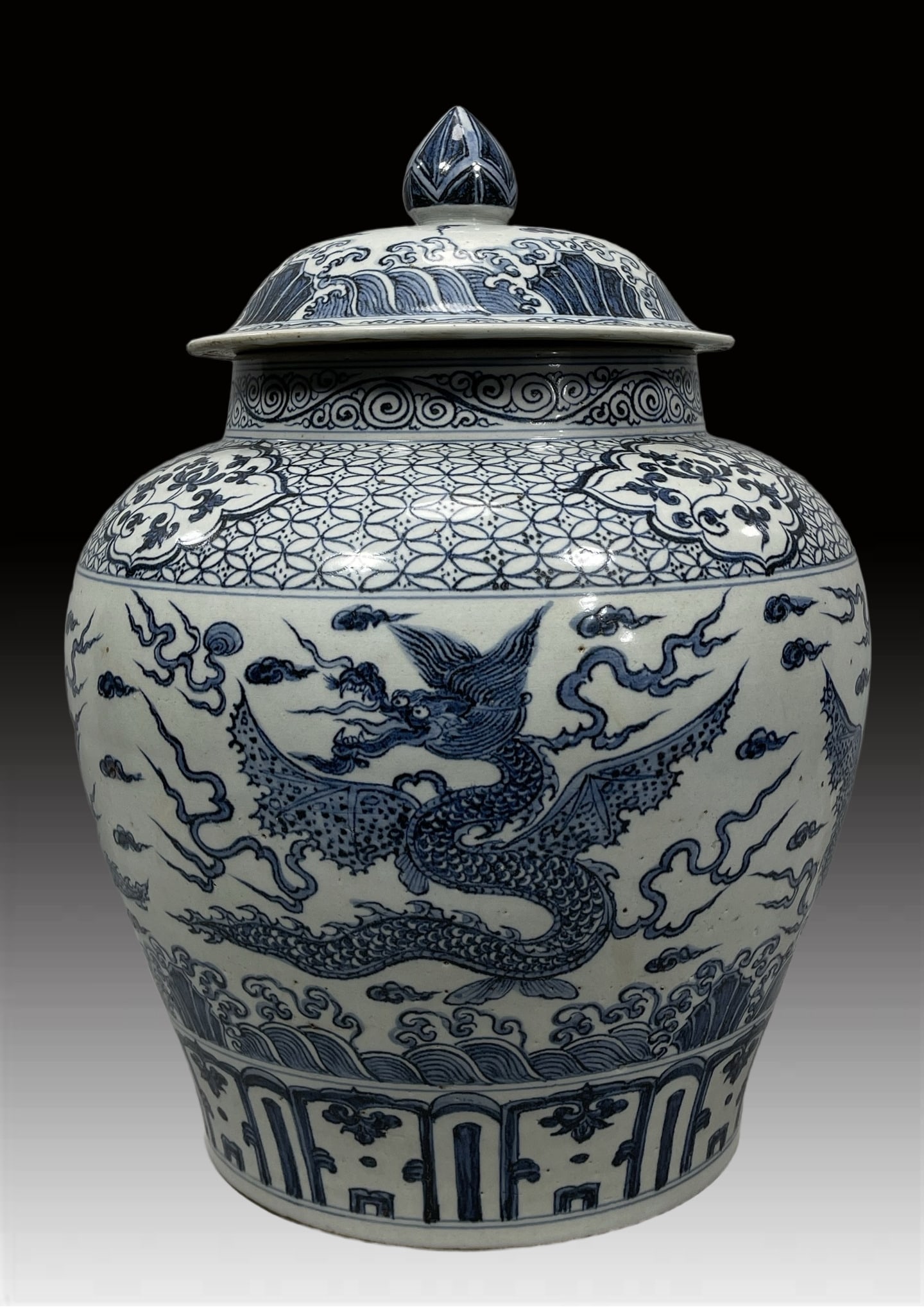 A Exquisite Blue and White Dragon Pattern Vase - 4